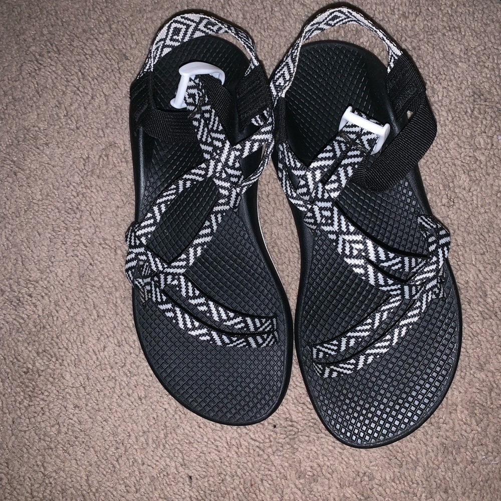 BRAND NEW CHACOS!!